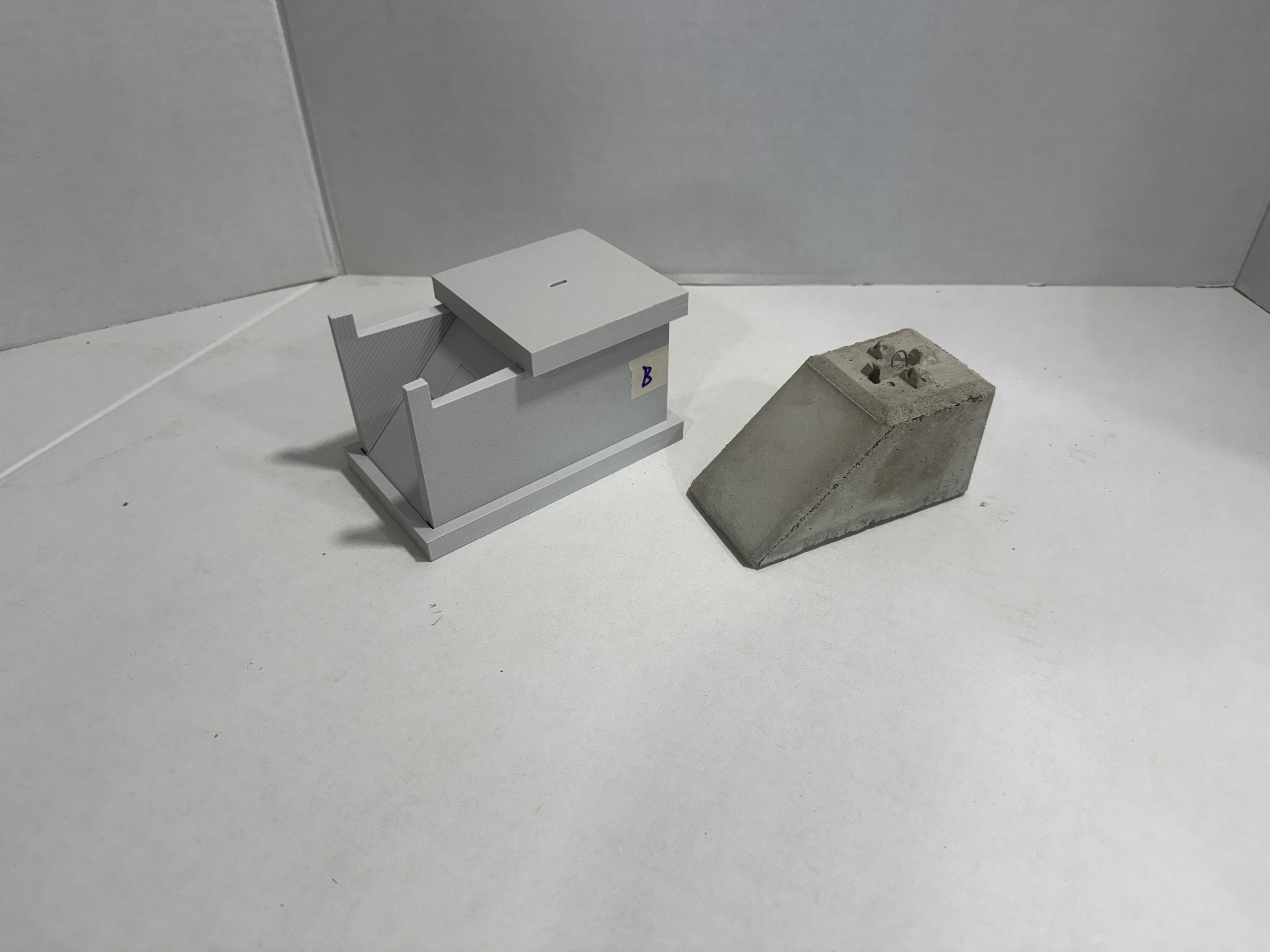 1/12 Scale Angle Block 1x1 - 1x2 RC Retaining Wall Form Set (5-Piece, FORM ONLY)